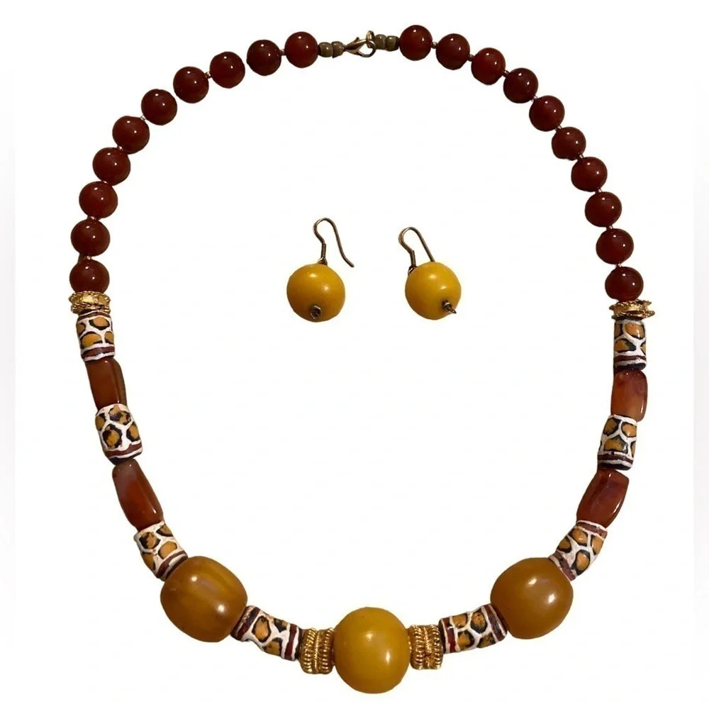 BAKELITE/Mixed Media Vintage 1940s Matched Set Butterscotch Earrings & Necklace